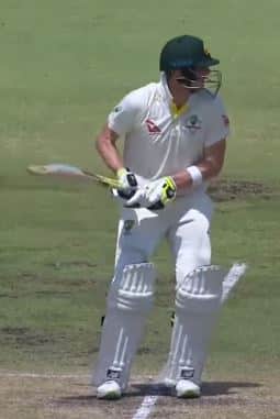 Photo showing Steve Smith leaning forward in his batting stance
