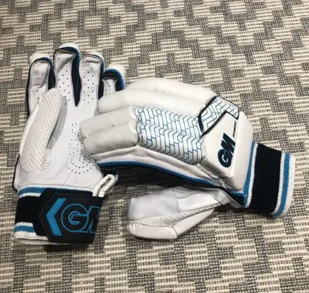 Photo showing the palm of the gloves and the GM logo