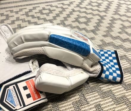Photo showing the small protective side bar on the Gray-Nicolls Shockwave gloves
